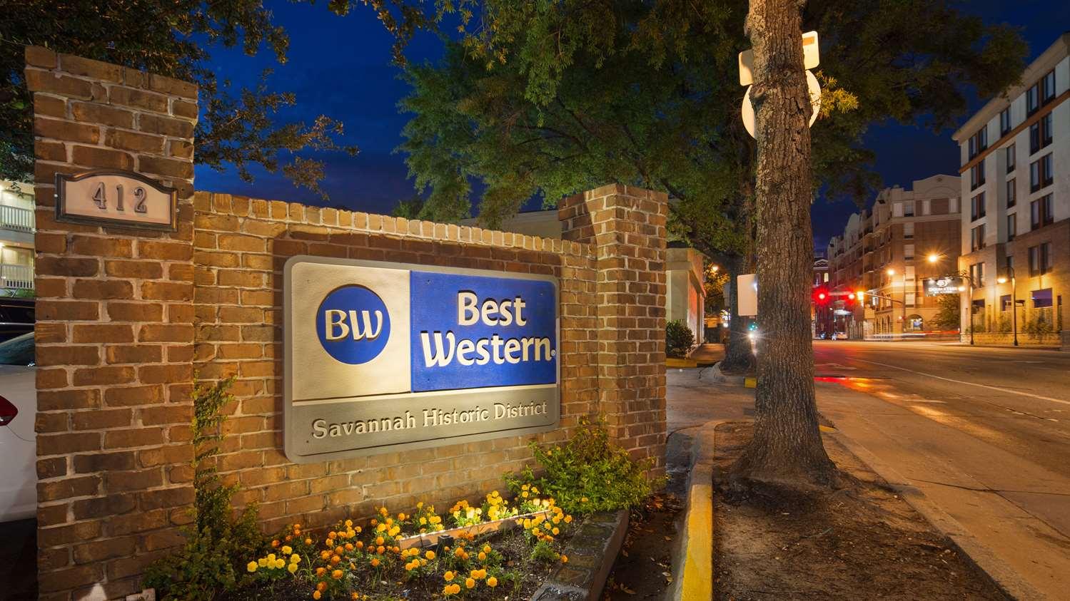 Best Western Savannah Historic District Exterior photo