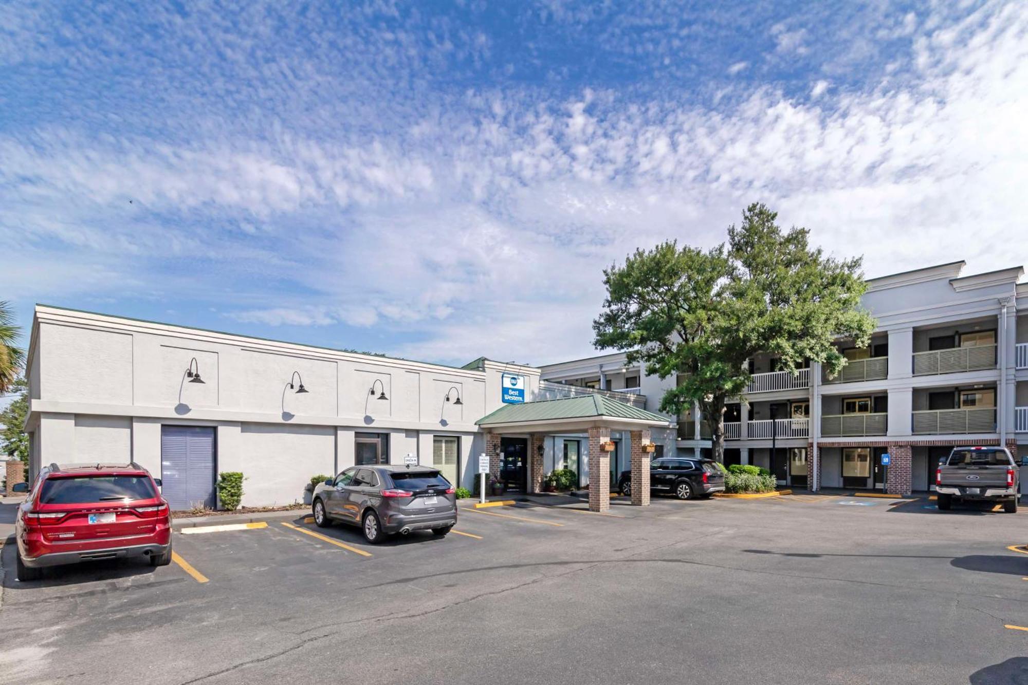 Best Western Savannah Historic District Exterior photo