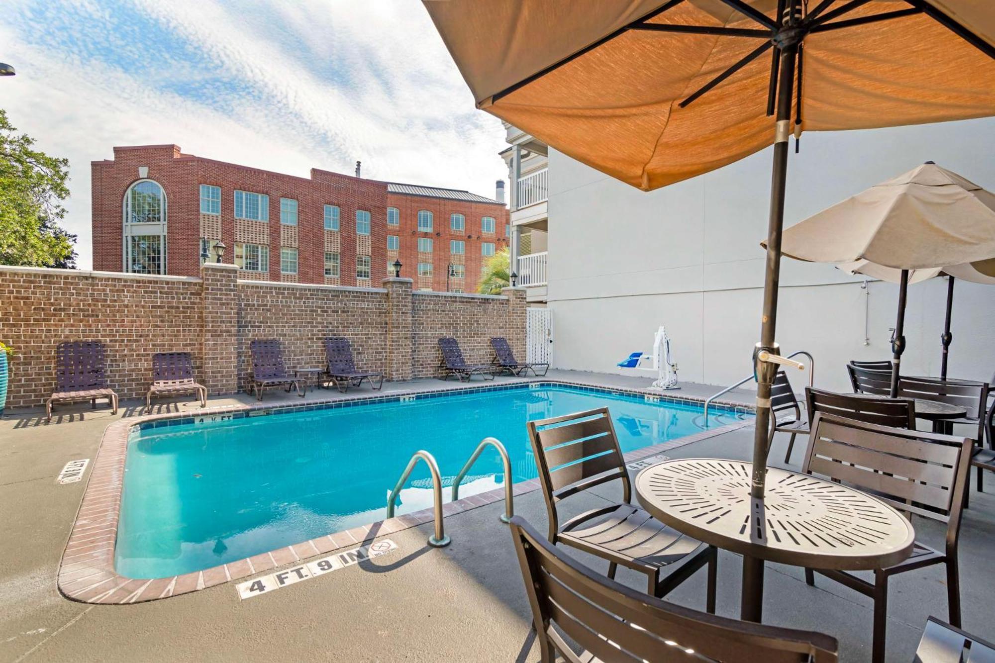 Best Western Savannah Historic District Exterior photo